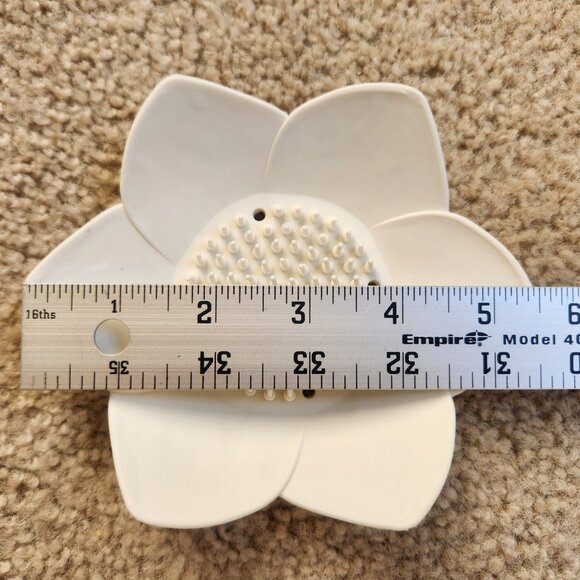 NEW 2 silicone soap dishes lotus flower pink & blue - Picture 3 of 7